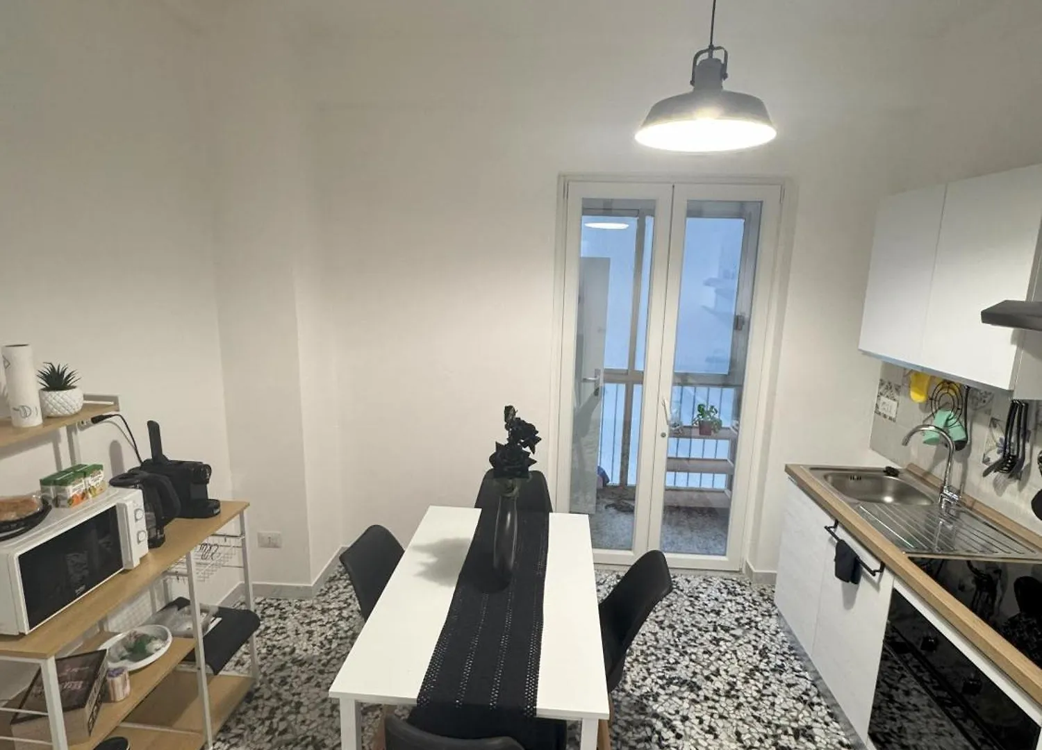 Black Angel Oak Apartment Bari 0*,