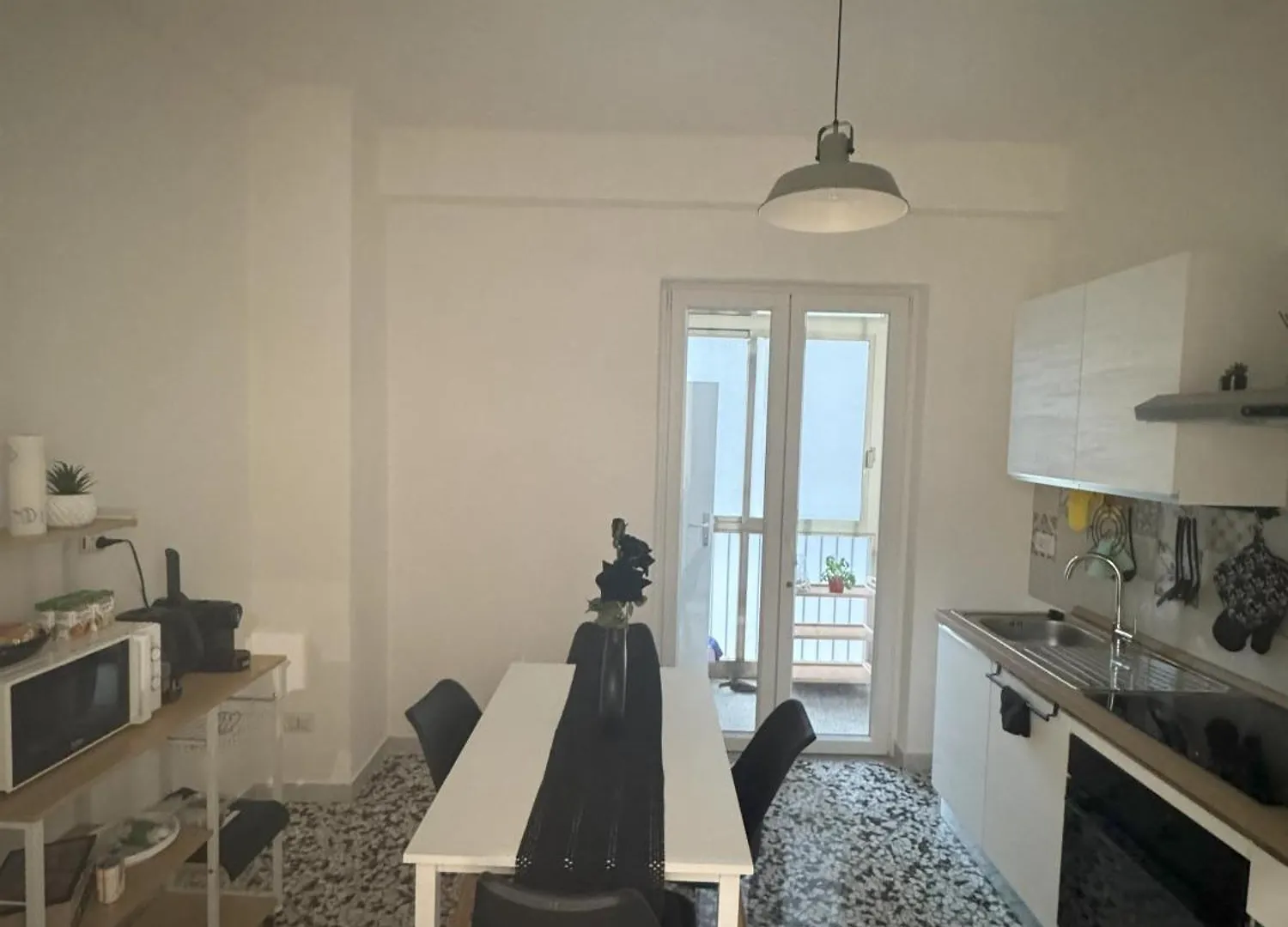 Black Angel Oak Apartment Bari