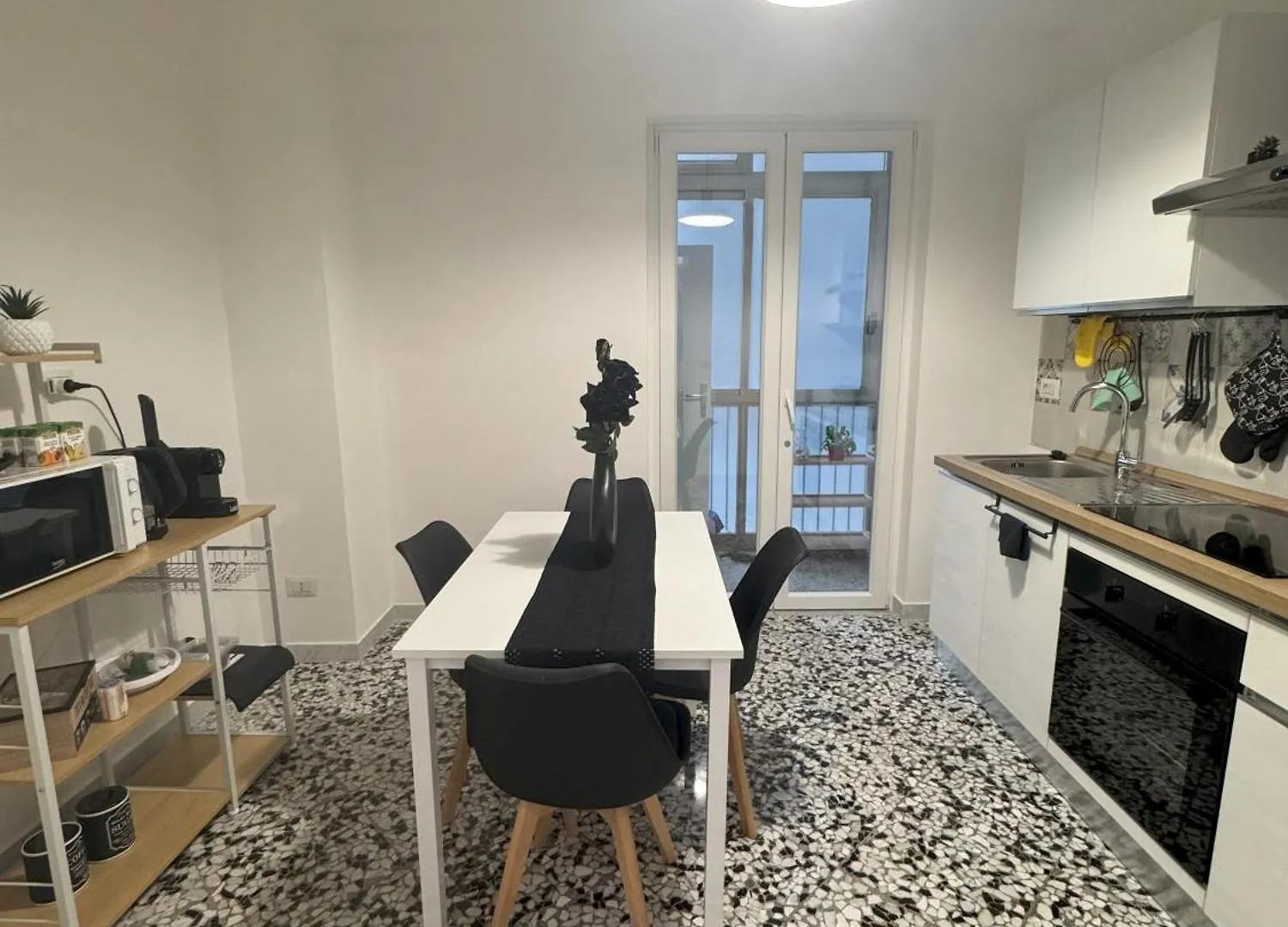 Black Angel Oak Apartment Bari Italia