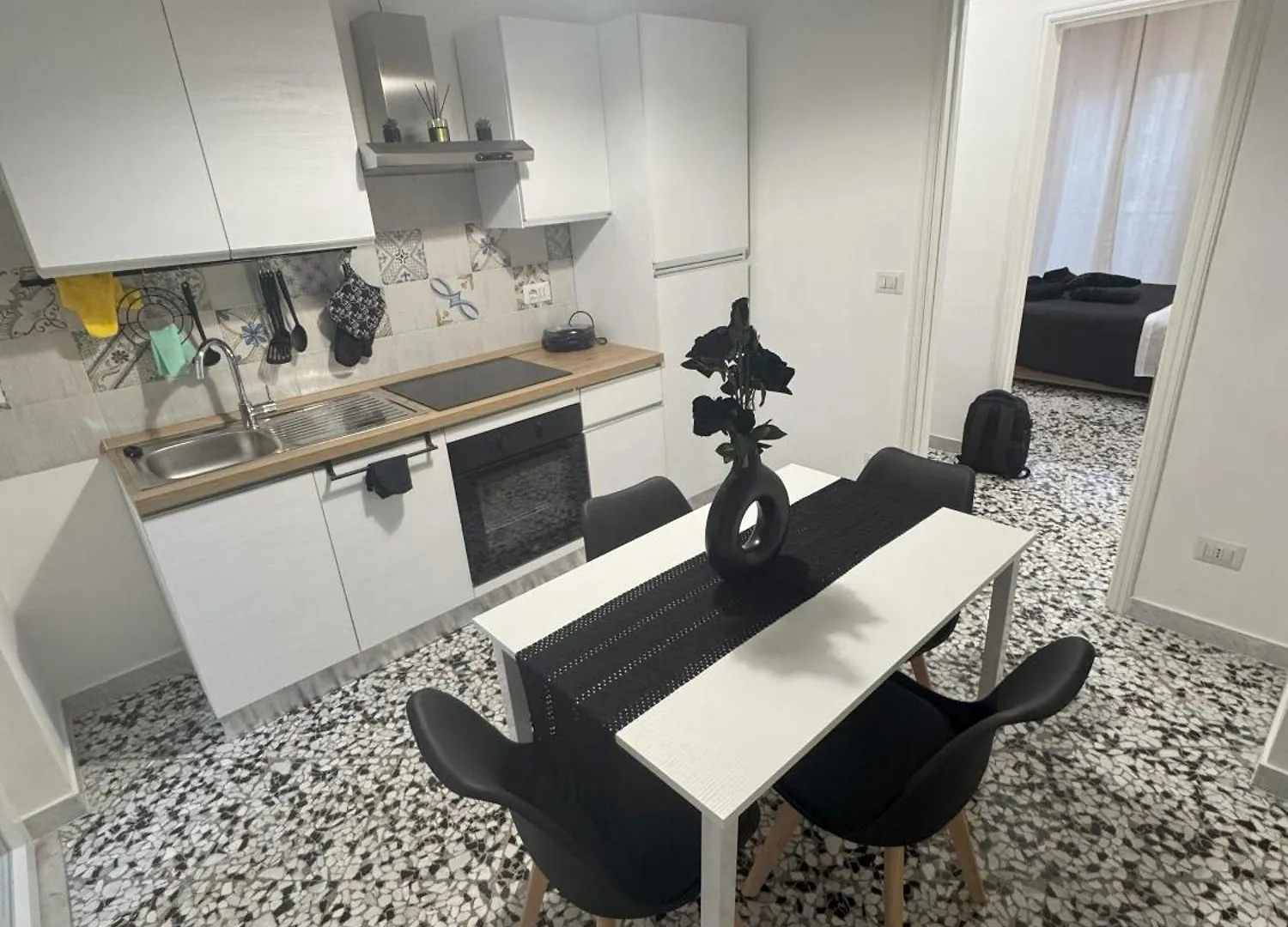 Black Angel Oak Apartment Bari Italia